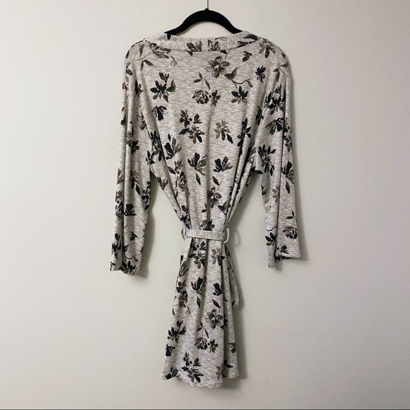Tahari Gray Floral Robe - Picture 2 of 9